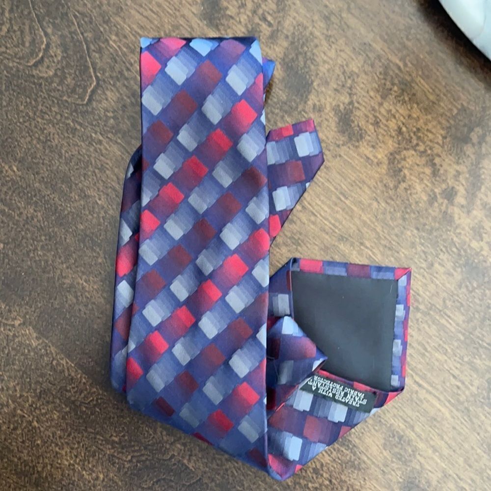 Men’s Van Heusen Multi-Colored Tie 100% Silk